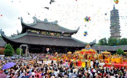 Lễ hội ở chùa Bái Đính thu hút khách du lịch